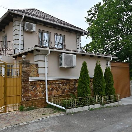 Bright And Cozy Home With Personal Terrace Chişinǎu Buitenkant foto