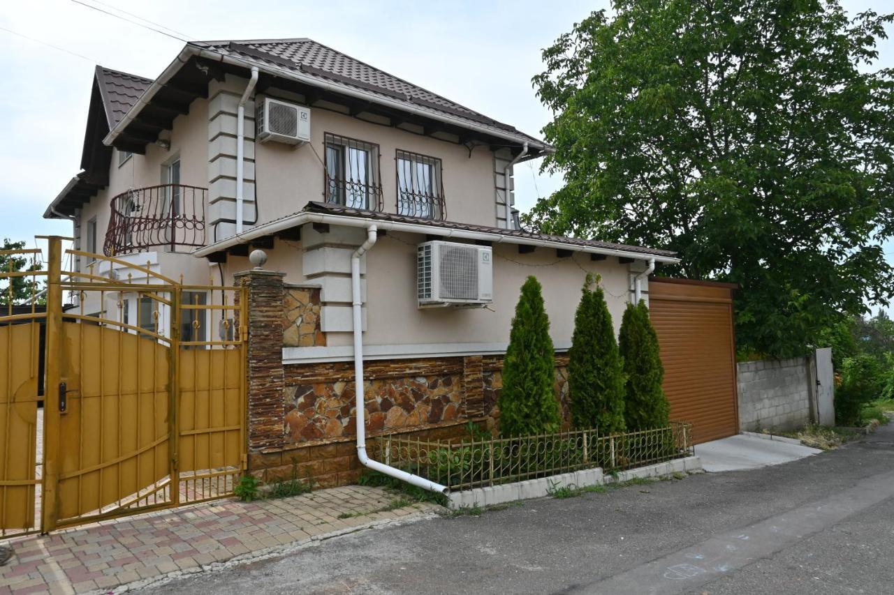 Bright And Cozy Home With Personal Terrace Chişinǎu Buitenkant foto