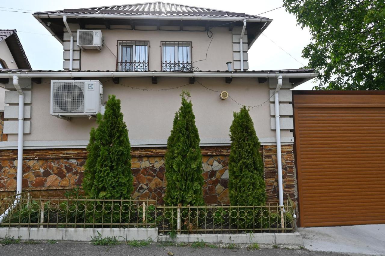 Bright And Cozy Home With Personal Terrace Chişinǎu Buitenkant foto