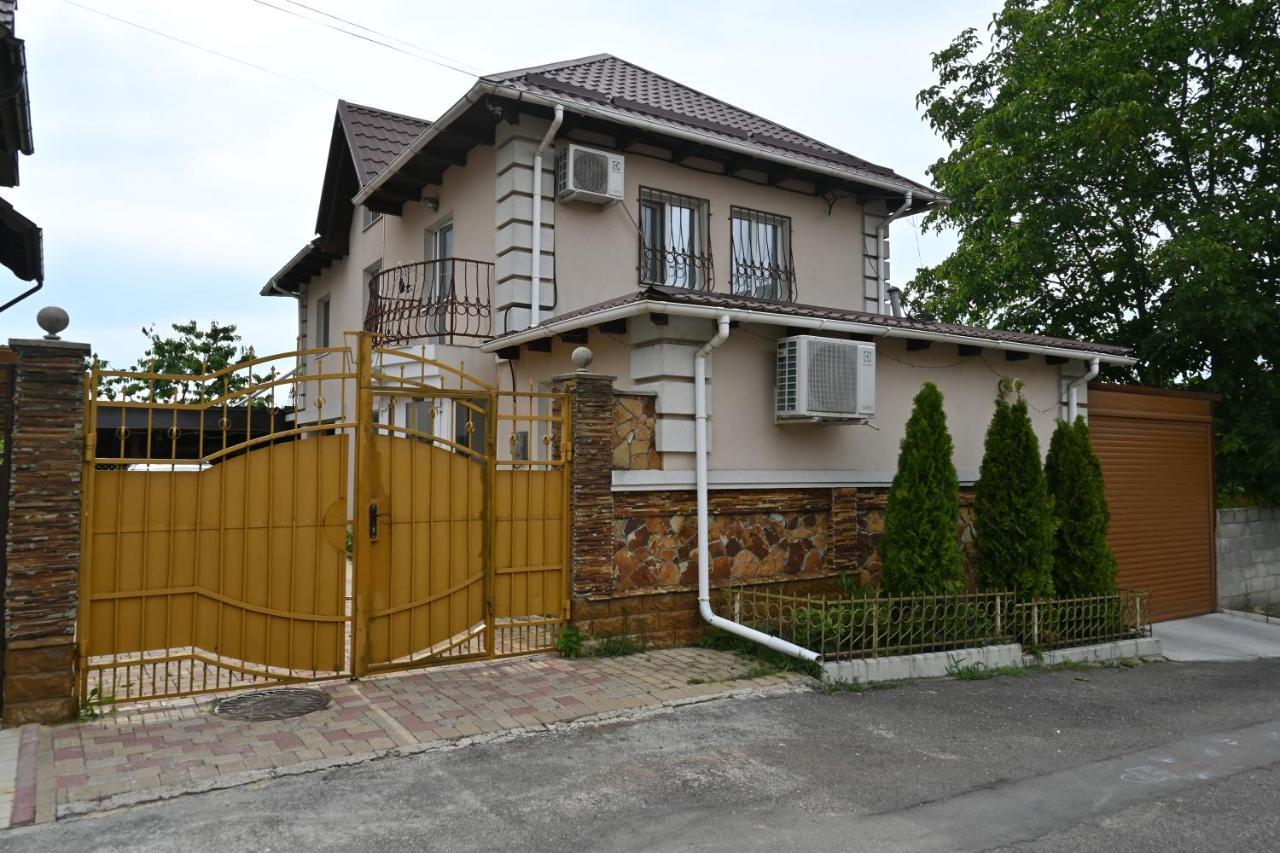 Bright And Cozy Home With Personal Terrace Chişinǎu Buitenkant foto